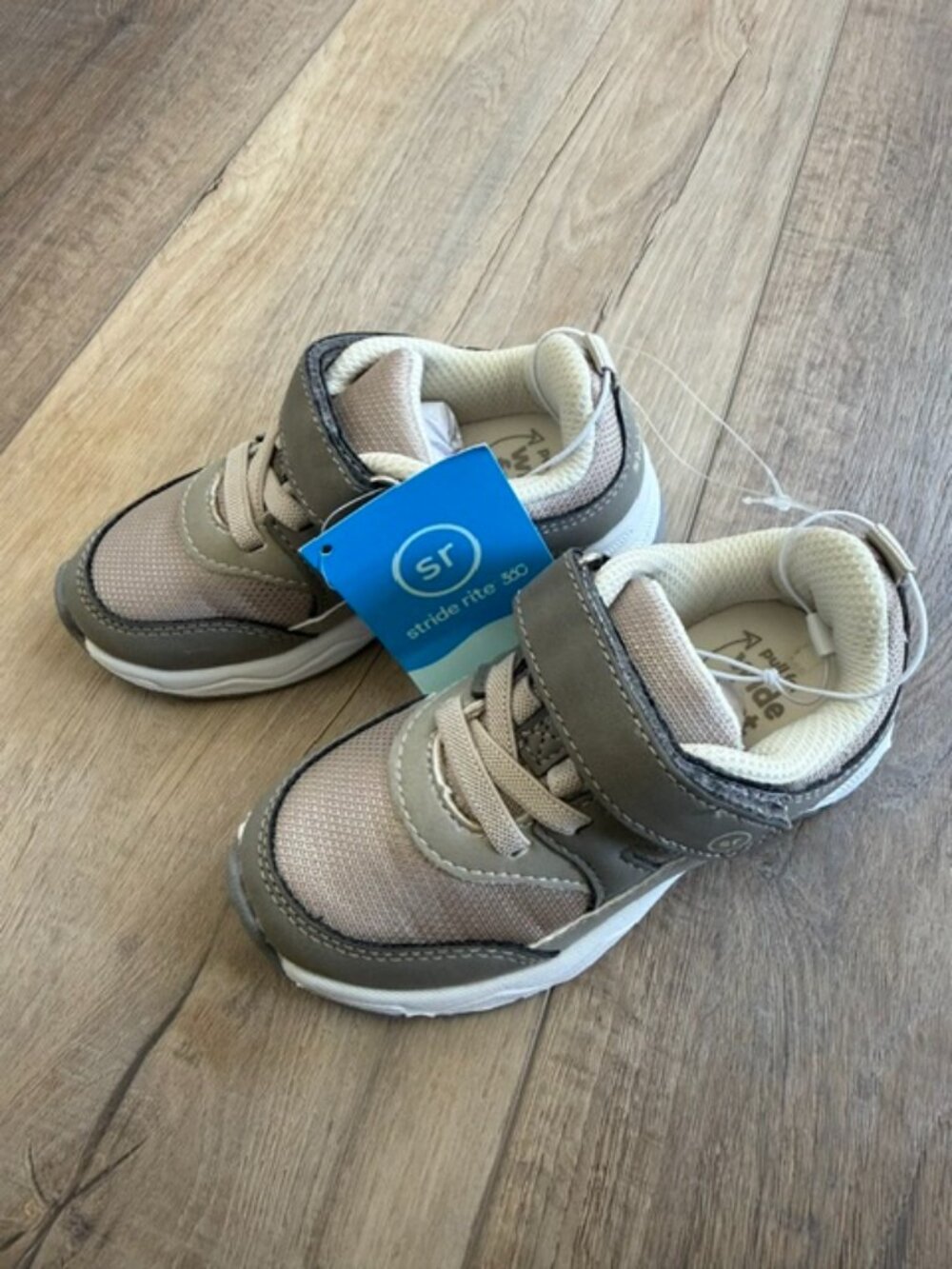 NEW Stride Rite 360 Ace 2.0 Sneakers Size 8M